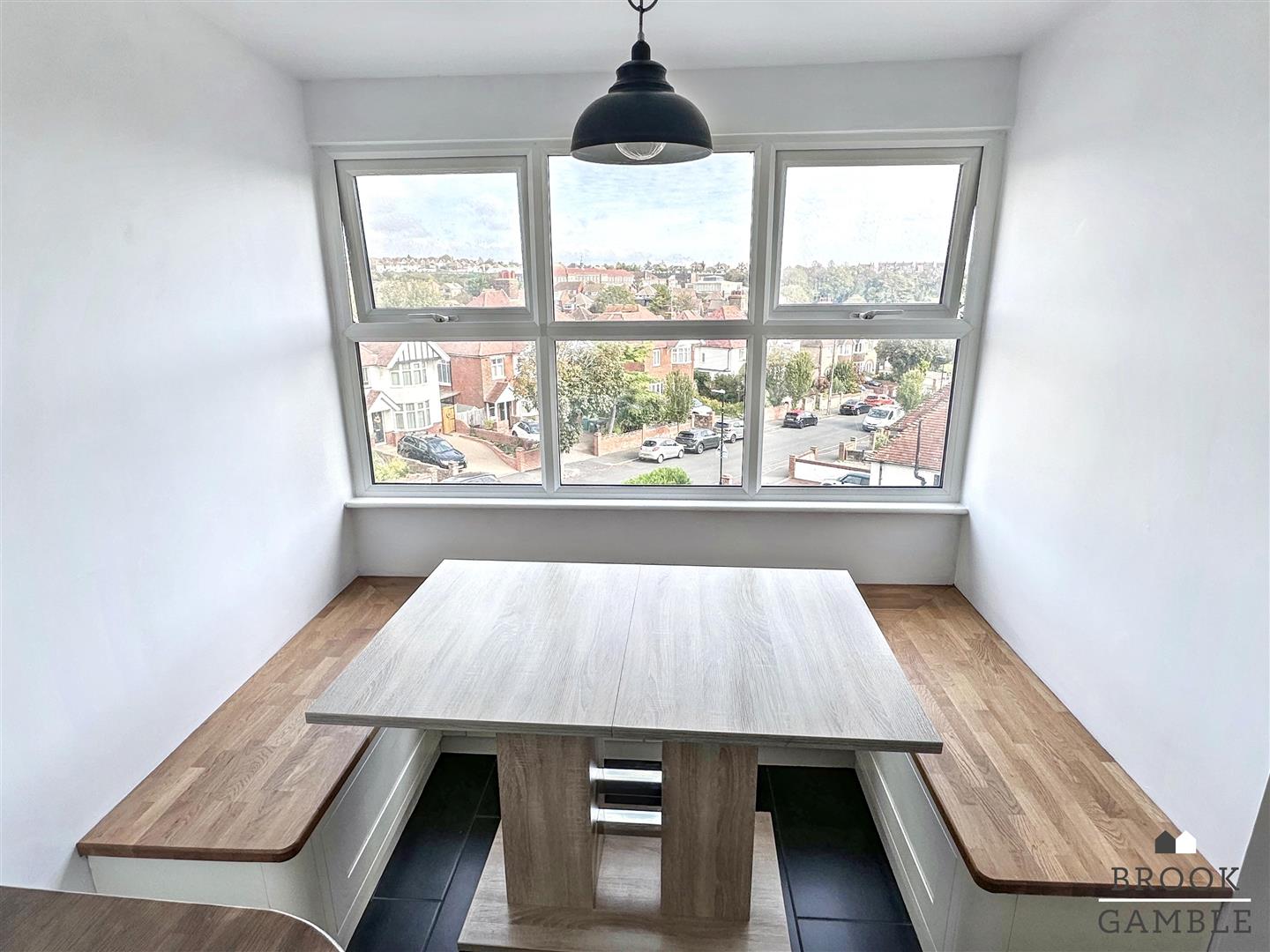 3 Bedroom Flat. Albert Parade in Eastbourne, East Sussex 8